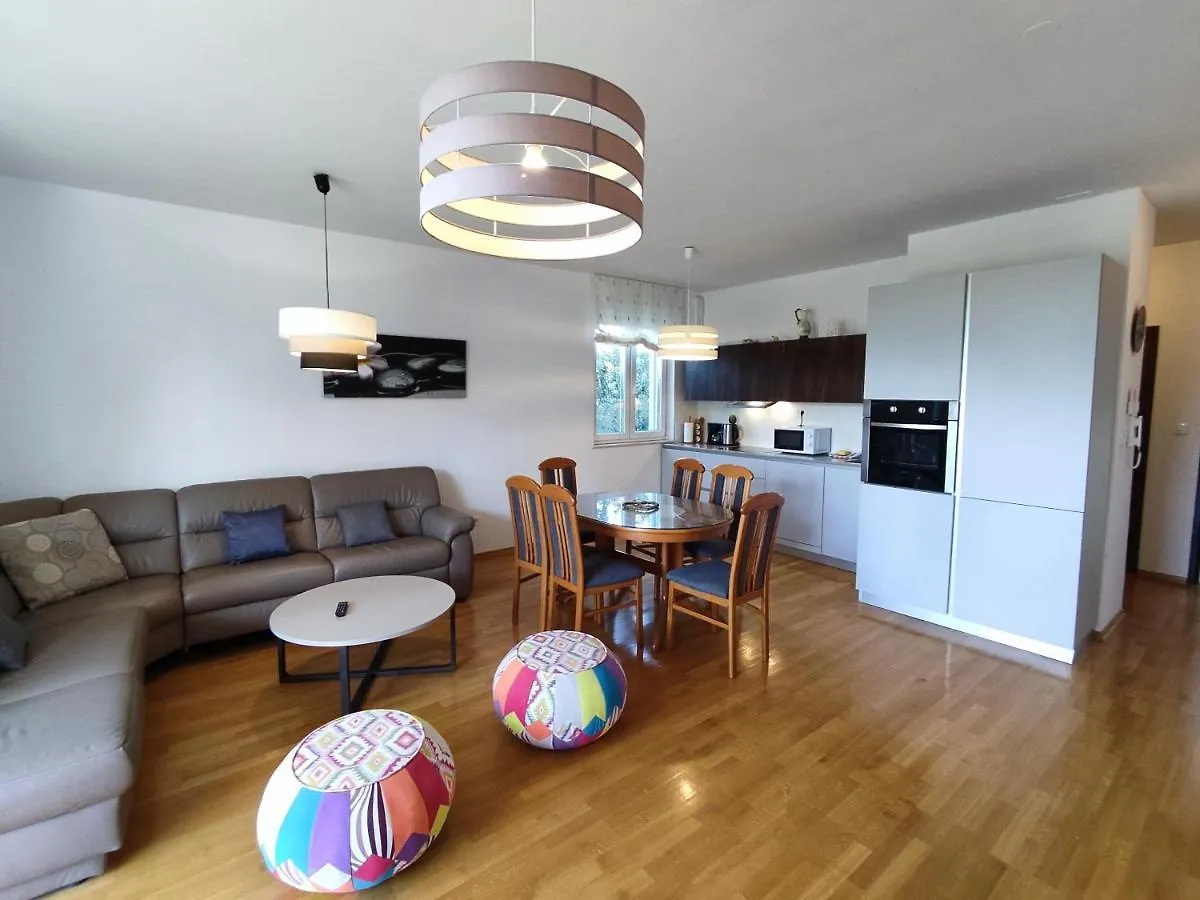 Stars - Luxury Apartment For 6 With Jacuzzi And Peaceful Apartment For 4 Near The Sea Kastela 0*,