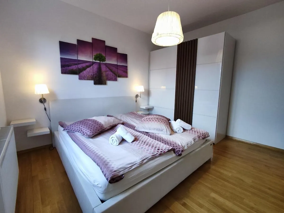 Stars - Luxury Apartment For 6 With Jacuzzi And Peaceful Apartment For 4 Near The Sea Kastela
