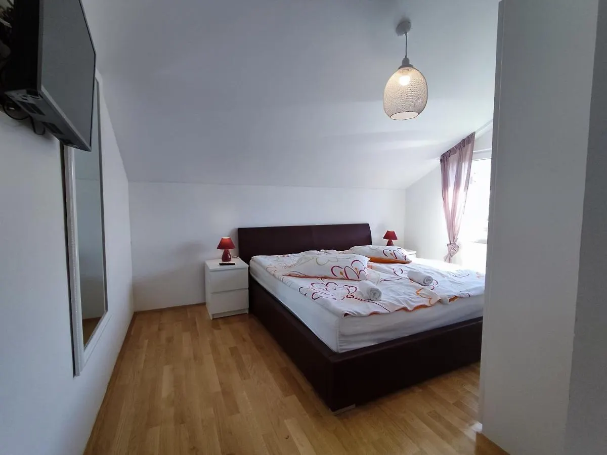 Stars - Luxury Apartment For 6 With Jacuzzi And Peaceful Apartment For 4 Near The Sea Kastela