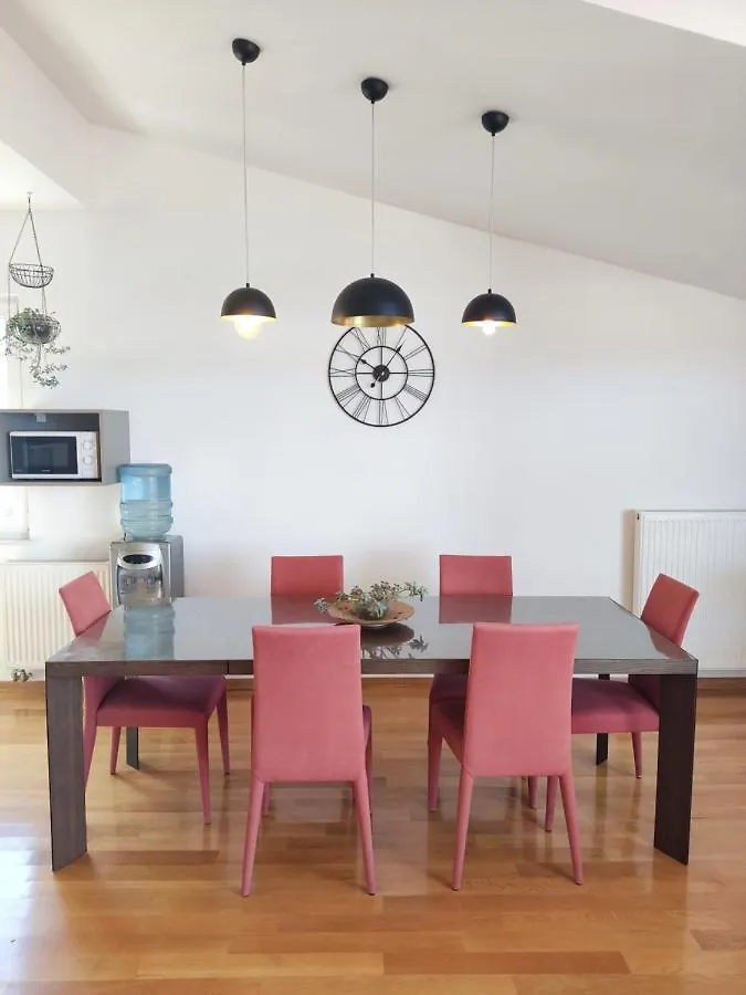 Stars - Luxury Apartment For 6 With Jacuzzi And Peaceful Apartment For 4 Near The Sea Kastela Croatia