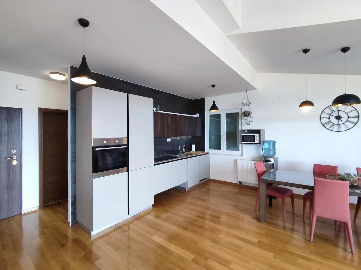 Stars - Luxury Apartment For 6 With Jacuzzi And Peaceful Apartment For 4 Near The Sea Kastela
