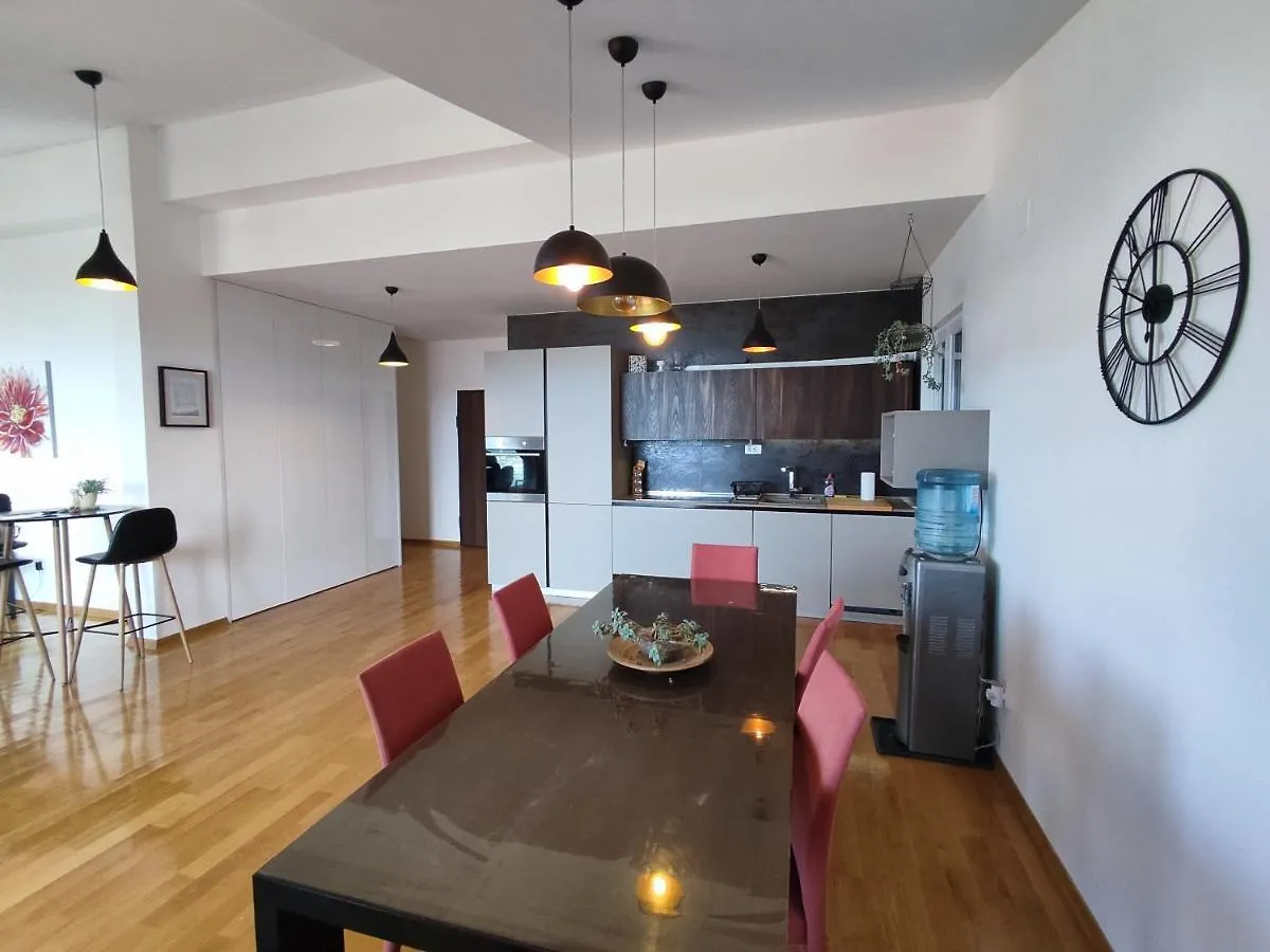 Stars - Luxury Apartment For 6 With Jacuzzi And Peaceful Apartment For 4 Near The Sea Kastela