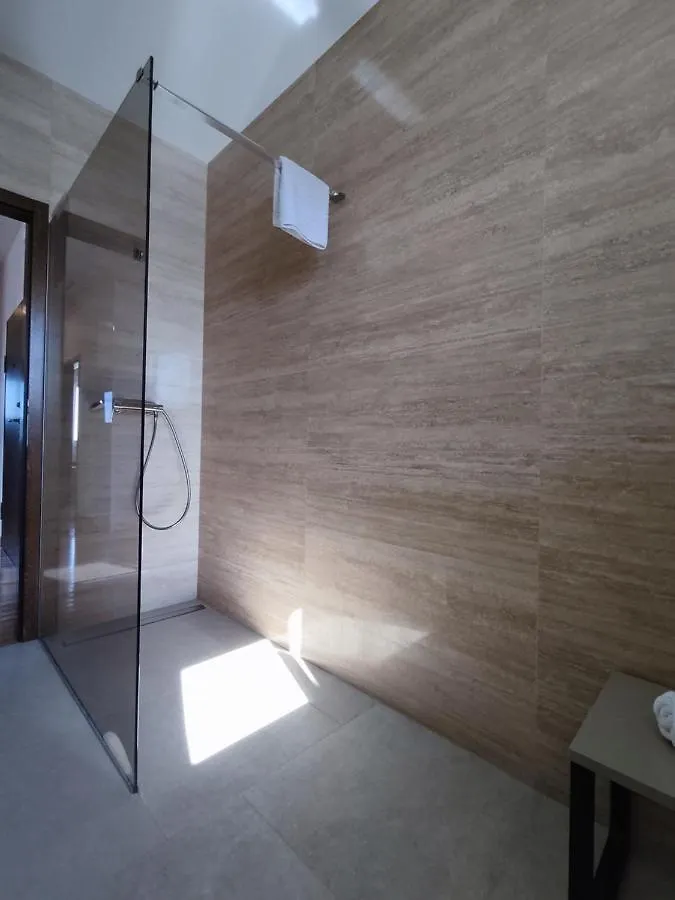 Stars - Luxury Apartment For 6 With Jacuzzi And Peaceful Apartment For 4 Near The Sea Kastela