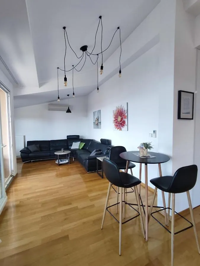 Stars - Luxury Apartment For 6 With Jacuzzi And Peaceful Apartment For 4 Near The Sea Kastela Croatia