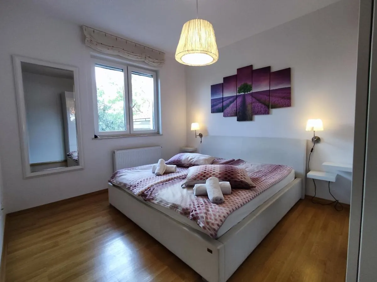 Stars - Luxury Apartment For 6 With Jacuzzi And Peaceful Apartment For 4 Near The Sea Kastela Croatia