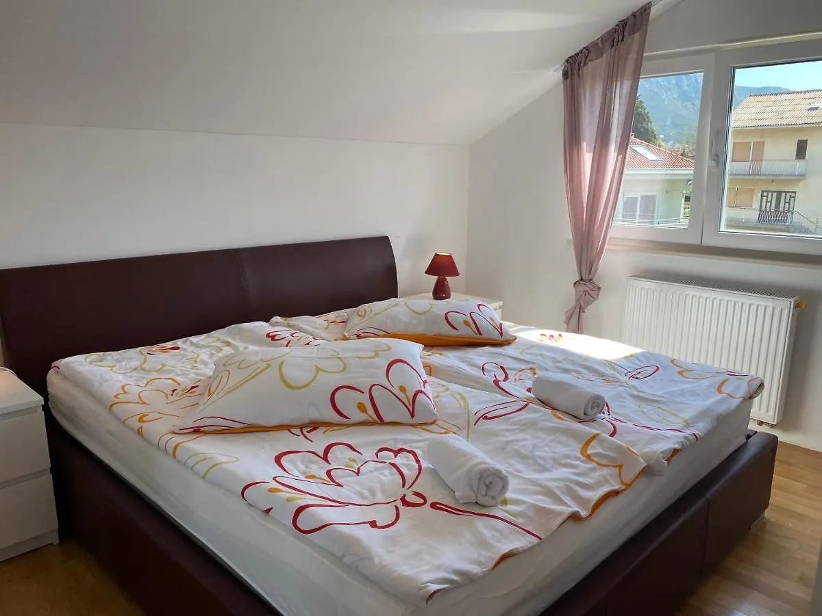 Stars - Luxury Apartment For 6 With Jacuzzi And Peaceful Apartment For 4 Near The Sea Kastela