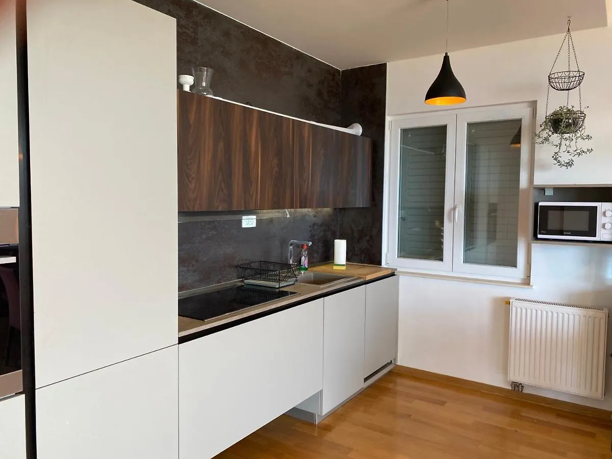 Stars - Luxury Apartment For 6 With Jacuzzi And Peaceful Apartment For 4 Near The Sea Kastela Croatia