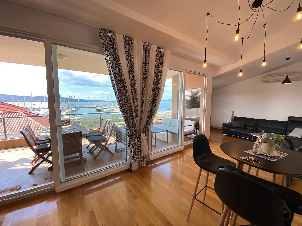 Stars - Luxury Apartment For 6 With Jacuzzi And Peaceful Apartment For 4 Near The Sea Kastela 0*,  Croatia